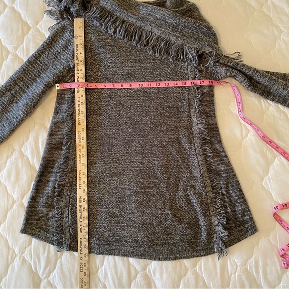 EUC Women’s Grey Cowl Neck Tunic Sweater with Fringe Size M - Picture 6 of 6